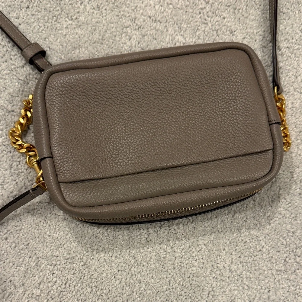 Tory Burch compact pebbled
